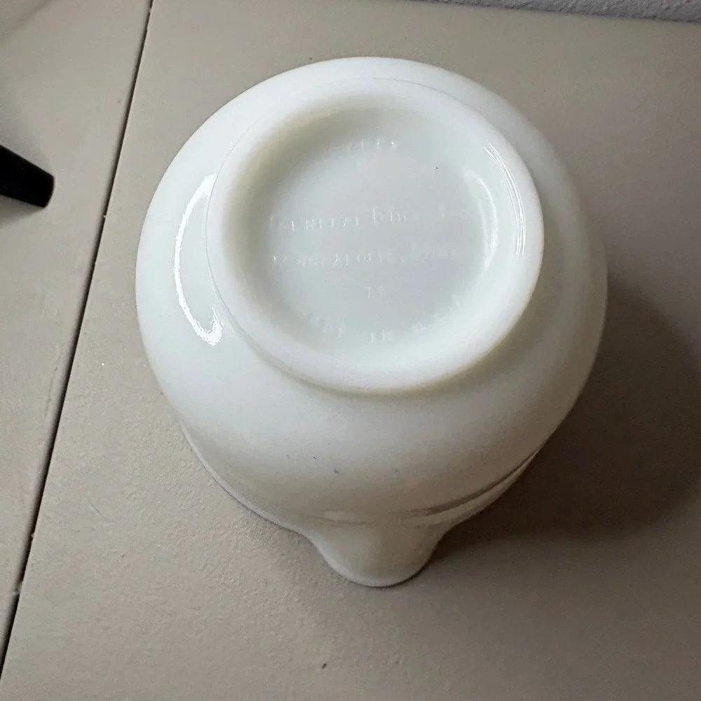 VTG Pyrex General Mills Milk Glass Mixing Bowl Wht Ribbed Pour Spout Made inUSA